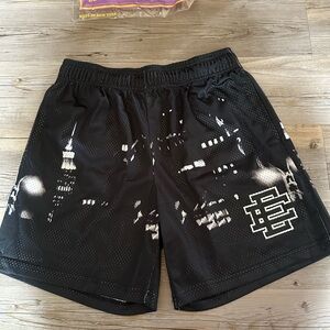 Eric Emanuel Shorts size Large Skyline